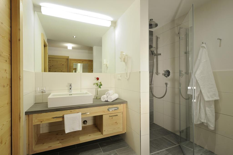 Bathroom 5, Hotel Marten - Joker Card Partner, Zell am See