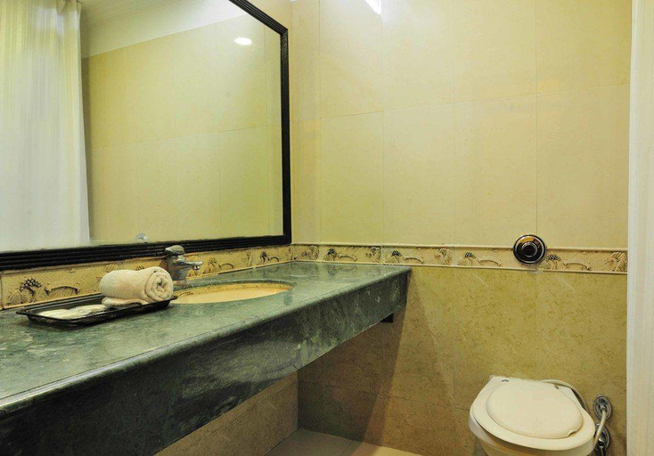 Bathroom 4, Hotel City Heart, Amritsar