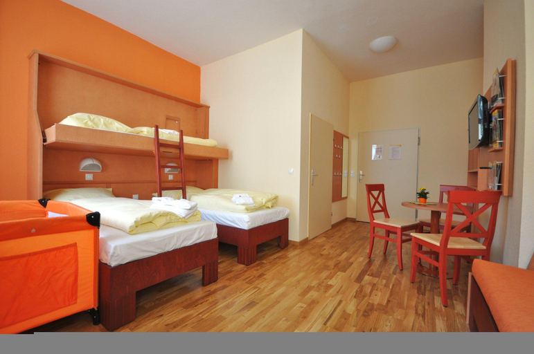 Bedroom 3, JUFA Hotel Meersburg, Bodenseekreis