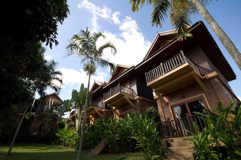 Exterior & Views