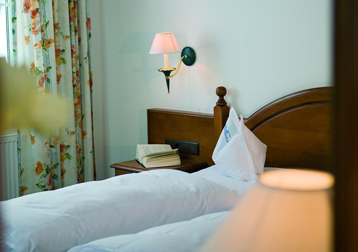 Bedroom 4, Hit the Sky, Landeck