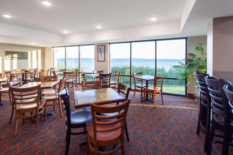 Food & Drinks 5, AmericInn by Wyndham Ashland, Ashland
