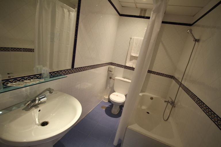 Bathroom 4, Mediterraneo Carihuela, Málaga