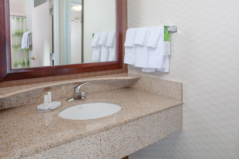 Bathroom 5, SpringHill Suites Norfolk Virginia Beach, Virginia Beach
