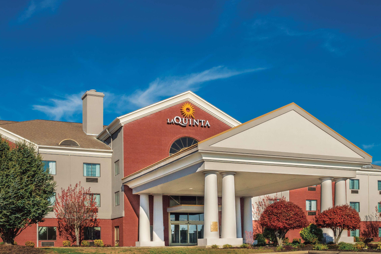 Exterior & Views 2, La Quinta Inn & Suites by Wyndham Loudon, Loudon