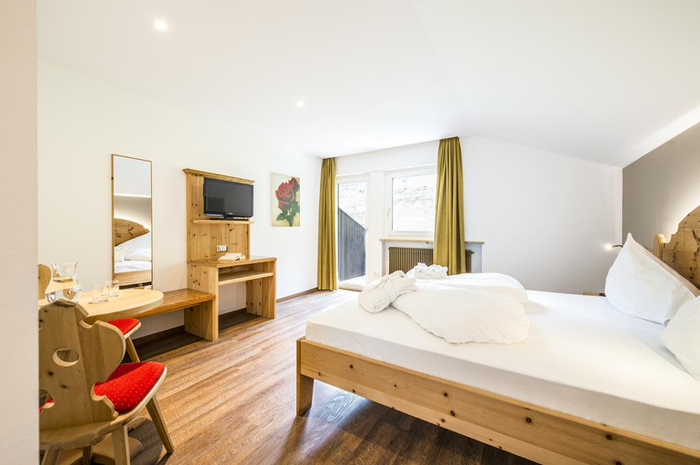 Bedroom 3, Hotel Gerstgras, Bolzano
