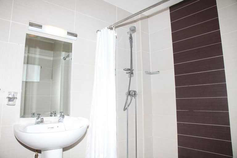 Bathroom 4, Harding, Dublin