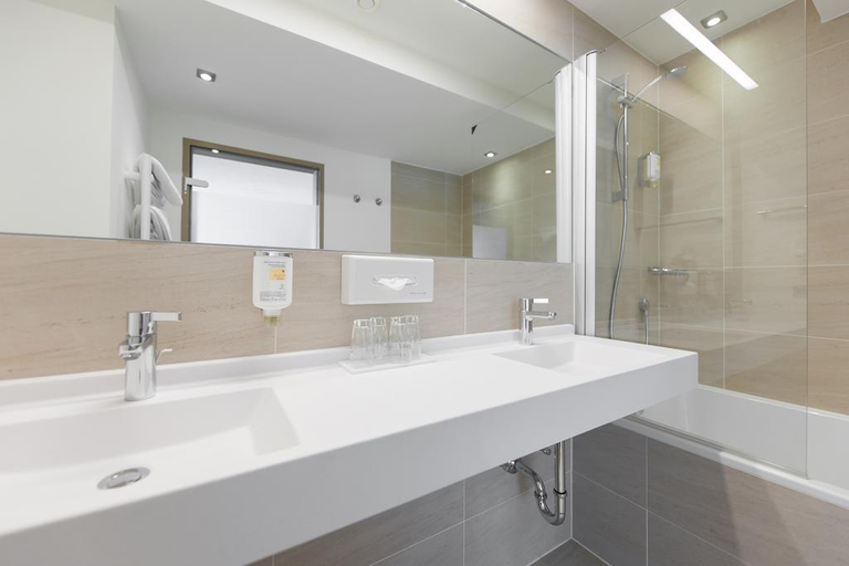 Bathroom 5, Tyrolerhof, Imst