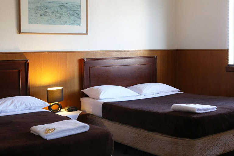 Bedroom 5, Holiday Lodge Hotel, Sydney