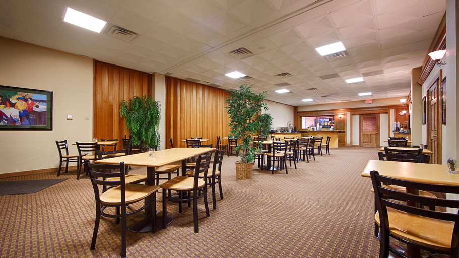 Food & Drinks 5, Best Western Starlite Village, Webster