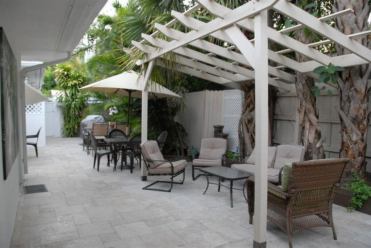 Food & Drinks, The Hotel Deauville, Broward