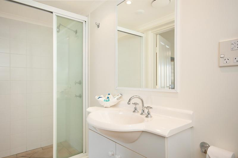 Bathroom 5, Macrossan House Boutique Holiday Apartments, Douglas