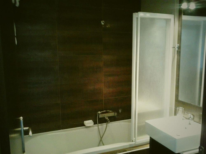 Bathroom 4, Kipseli, Thessaly