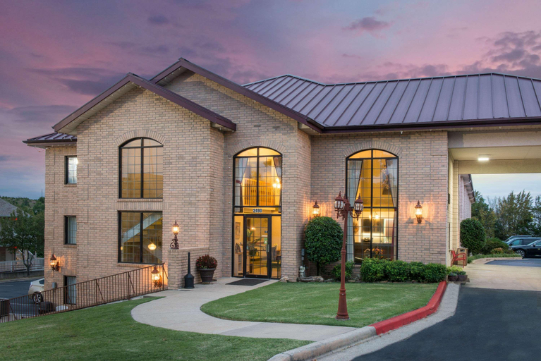 Exterior & Views 1, Super 8 by Wyndham Branson/Andy Williams Theater, Taney