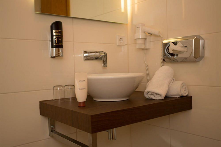 Bathroom 1, Hotel Kimmig, Ortenaukreis