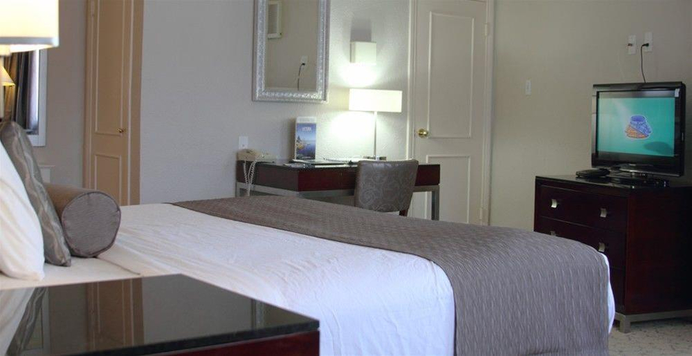 Bedroom 4, Helm's Inn, Capital