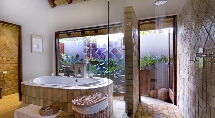 Bathroom 4, Khaya Ndlovu Manor House, Mopani