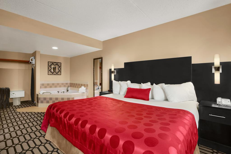 Bedroom 3, Delta Hotels by Marriott Fargo, Cass
