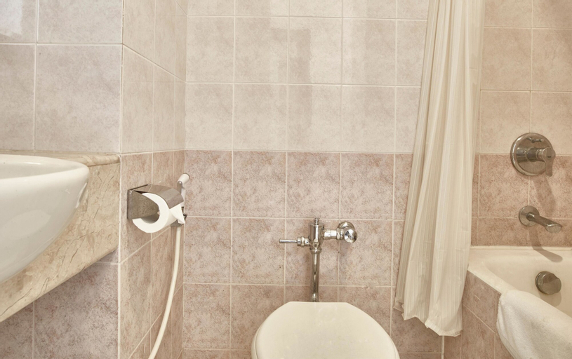 Bathroom 7