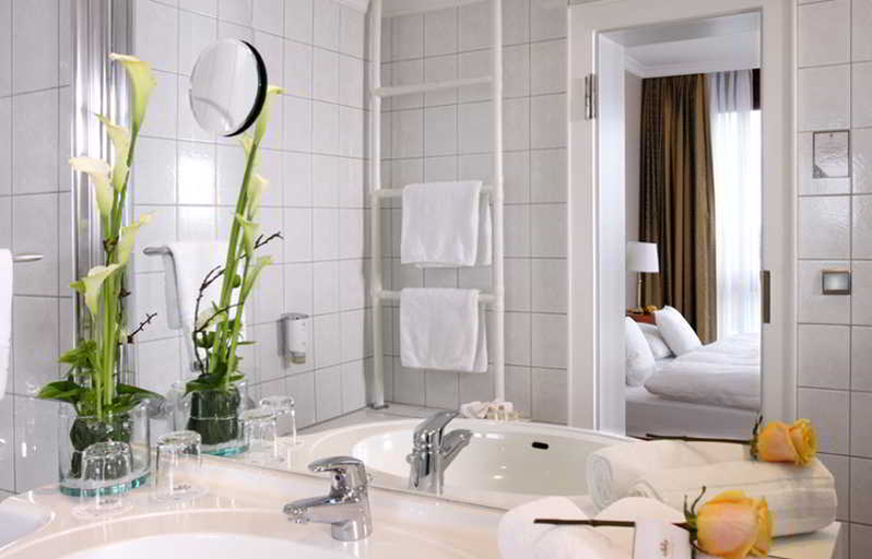 Bathroom, Cliff-Hotel Rügen, Vorpommern-Rügen