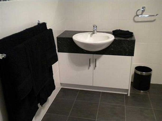 Bathroom 4, 503 On Princes Drive Motel, Latrobe - Morwell