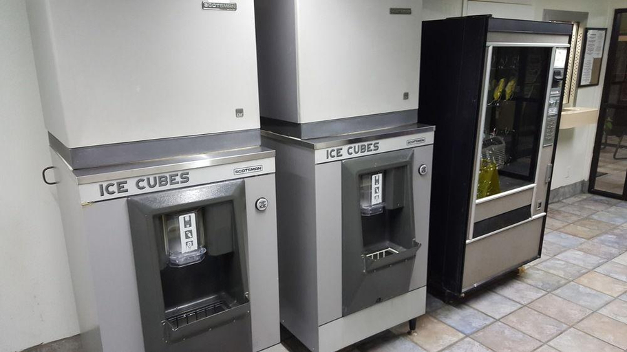 Public Area 3, Americas Best Value Inn - Mentor, Lake