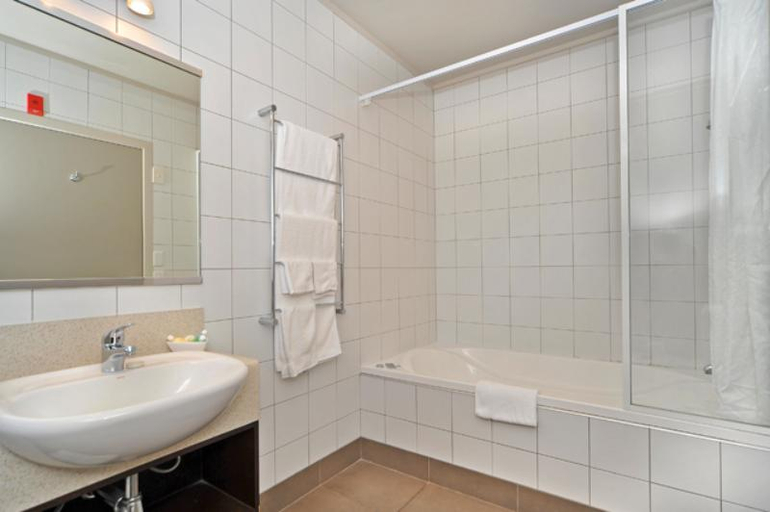 Bathroom 4, Arena Lodge, Palmerston North