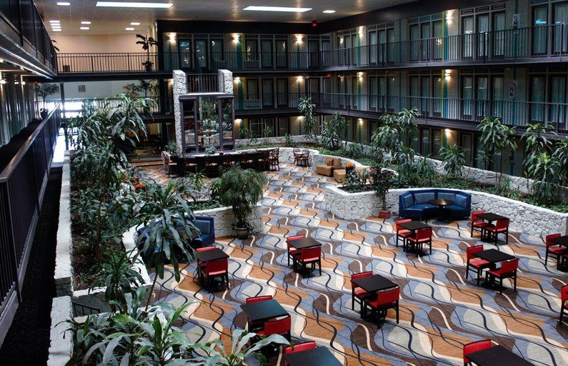 Public Area 3, Fifth Season Inn & Suites, Potter