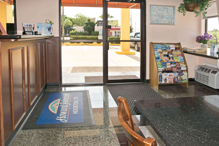 Public Area 2, Howard Johnson by Wyndham Houston Heights/Downtown, Houston