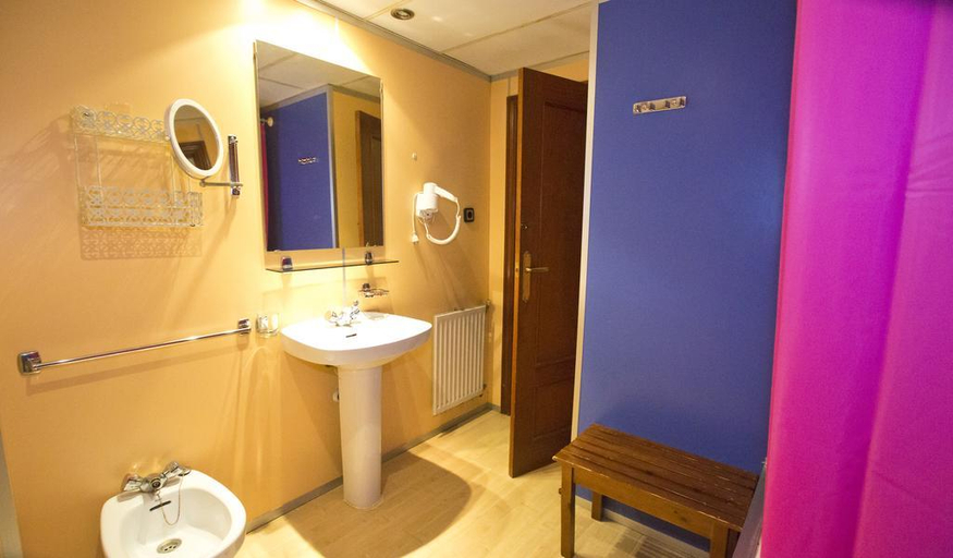 Bathroom 5, Hostal Lizana 2, Huesca