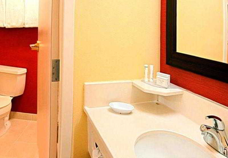 Bathroom 5, Courtyard Biloxi North/D'Iberville, Harrison