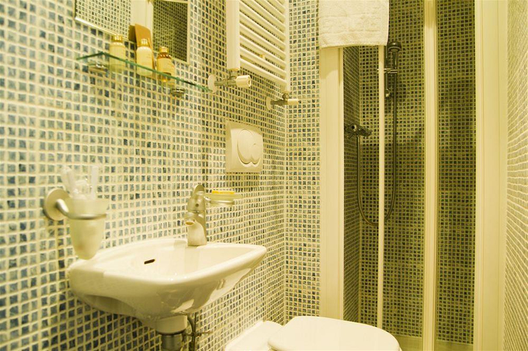 Bathroom 4, Studios 2 Let Serviced Apartments, London