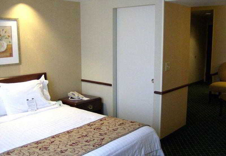Bedroom 3, Fairfield Inn & Suites By Marriott Butler, Butler