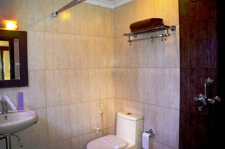 Bathroom 5, La Casa, Hardwar
