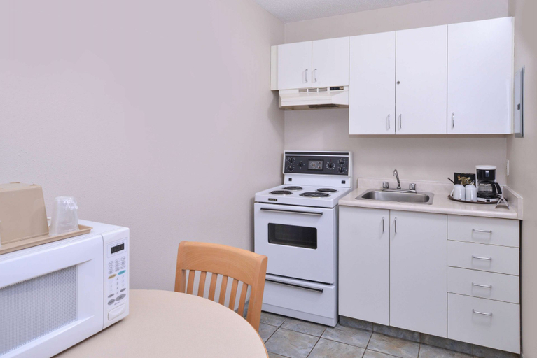 Bedroom 4, Canadas Best Value Inn and Suites Fernie, East Kootenay