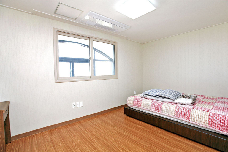 Bedroom 3, Nokume Camp Pension, Jeju