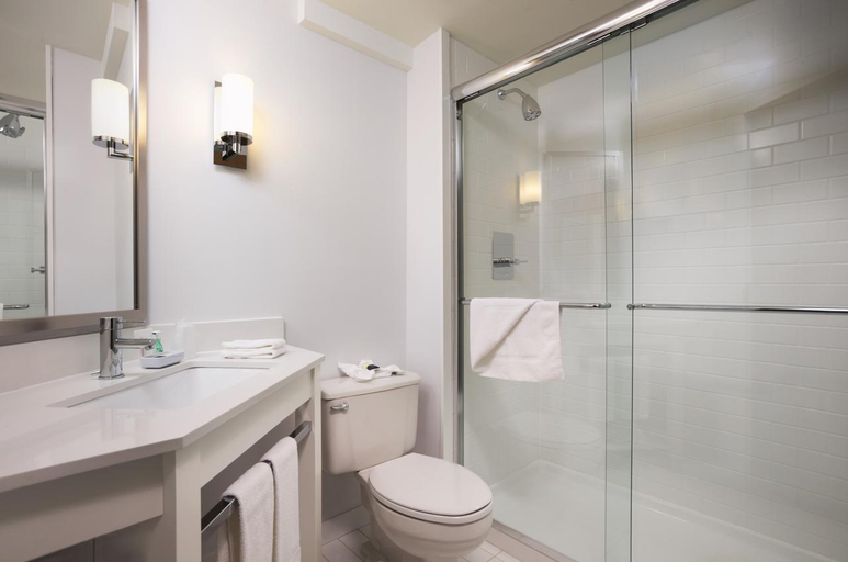 Bathroom 4, Four Points by Sheraton Minneapolis, Hennepin
