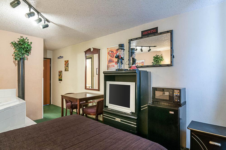 Others 5, Super 8 by Wyndham Benton Harbor/St Joseph, Berrien