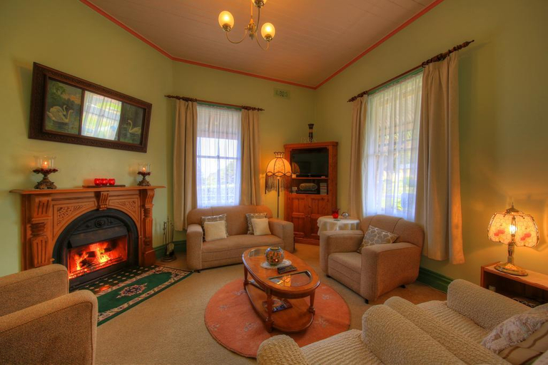 Public Area 2, Hanlon House, Circular Head