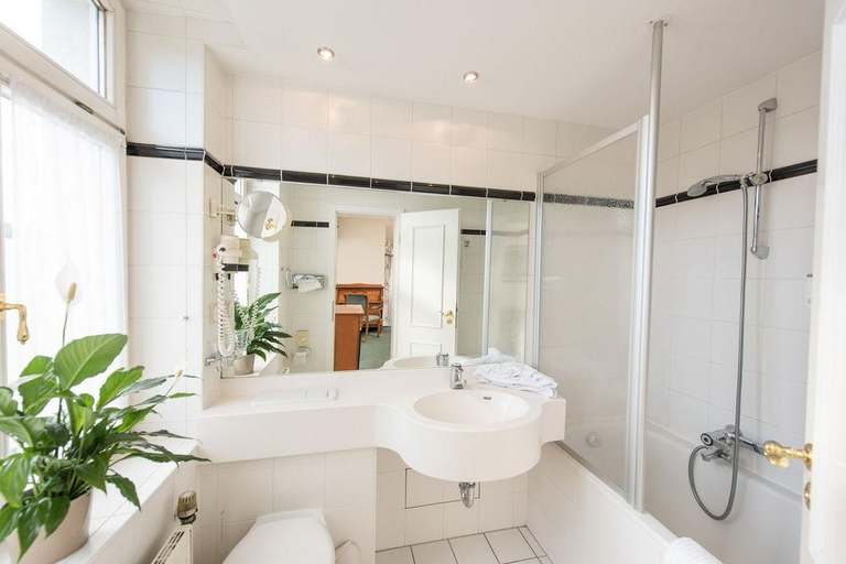 Bathroom 5, Hotel Kaiserhof, Eisenach