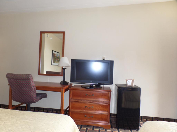 Exterior & Views 1, Rodeway Inn, Ross