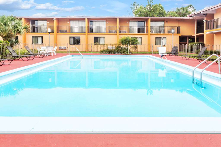 Sport & Beauty 5, Days Inn By Wyndham Perry, Taylor