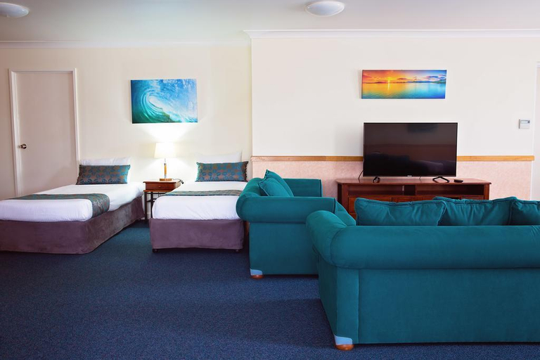 Public Area 5, White Lace Motor Inn, Mackay - Pt A