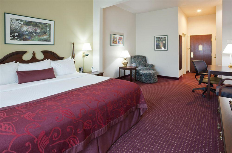 Bedroom 3, Grandstay Hotel & Suites Appleton, Outagamie