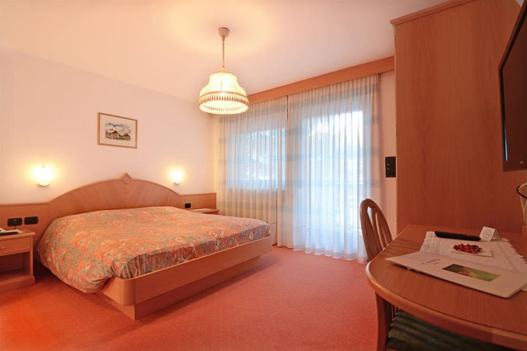 Bedroom 3, Dolomites Inn, Trento