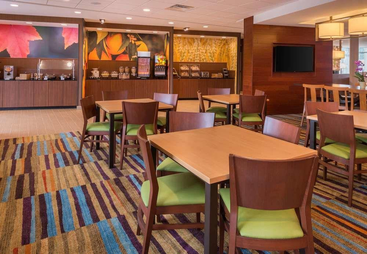 Food & Drinks 5, Towneplace Suites Huntington, Cabell