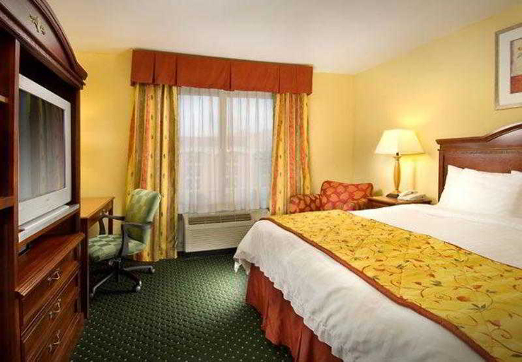 Bedroom 4, Fairfield Inn & Suites Marshall, Harrison