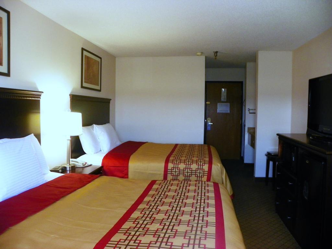 Bedroom 3, Royalton Inn & Suites Upper Sandusky, Wyandot