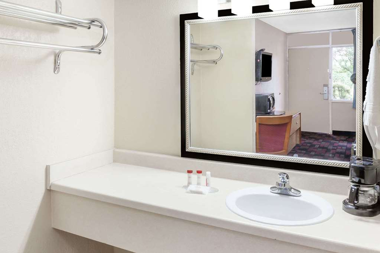 Bathroom 4, Ramada by Wyndham Clinton, Custer