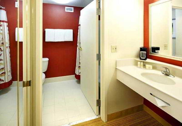 Bathroom 5, Courtyard Newark Granville, Licking